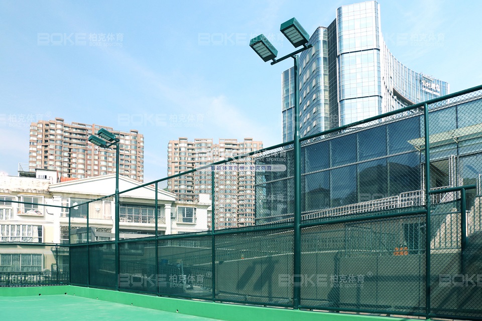 珠海度假村楼顶网球场灯光